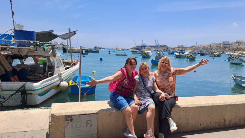 Malta, marsaxlokk, luzzu tradicionalni šareni čamci